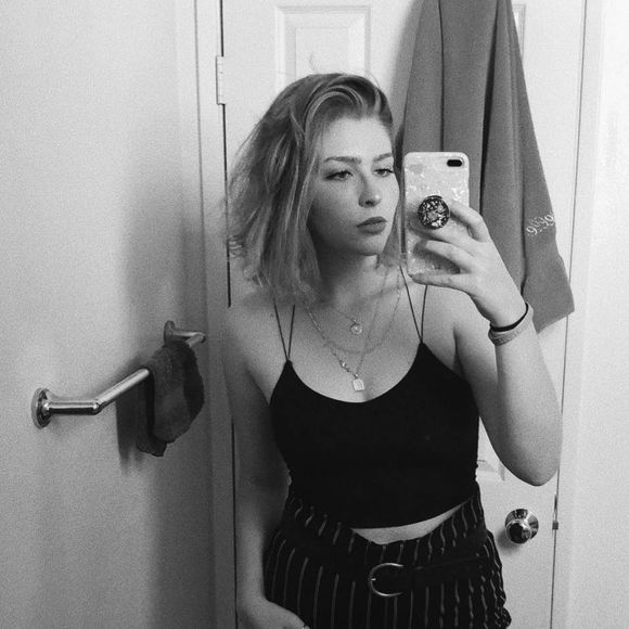 Meet your Posher, Arielle - Picture 1 of 1